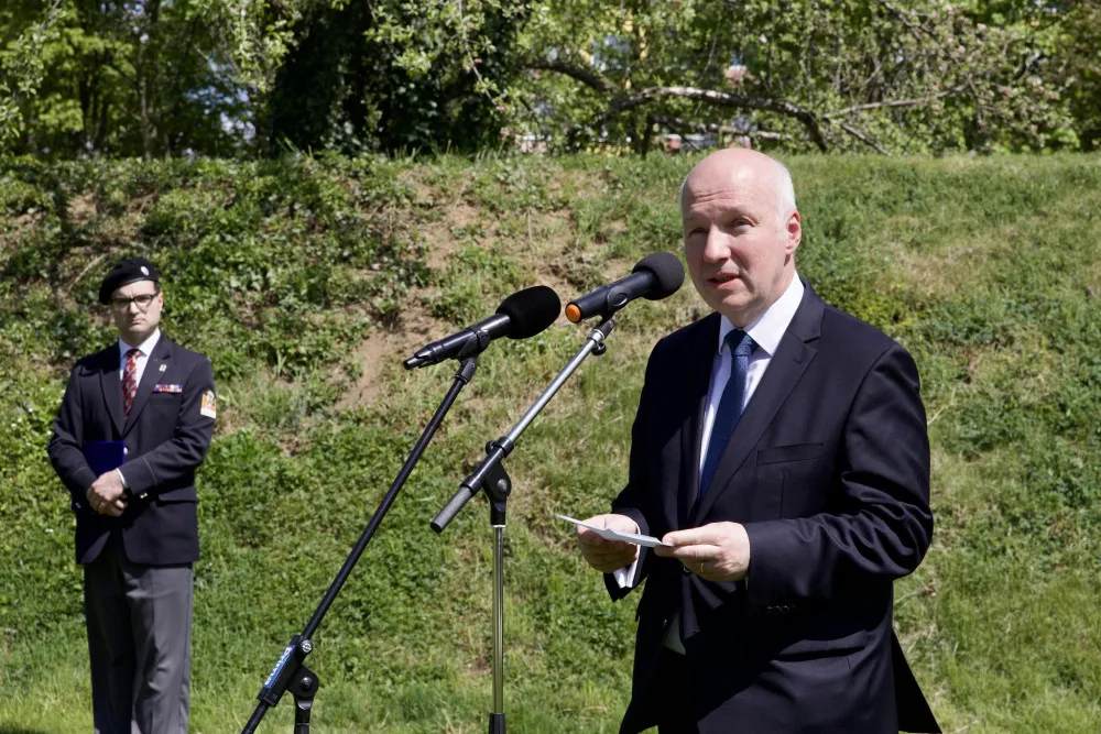 Fischer a Richterová uctili památku obětí heydrichiády na Kobyliské střelnici