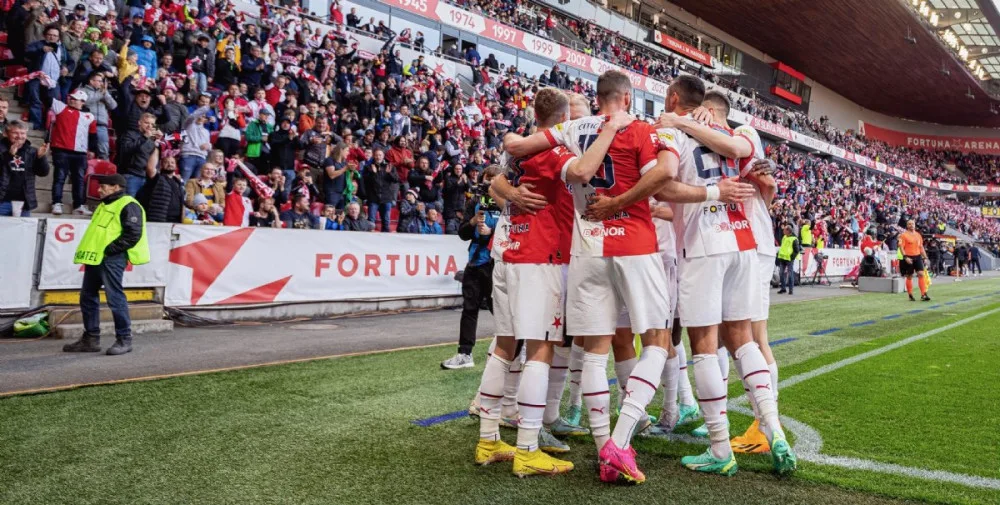Slavia rozdrtila Bohemians 6:0, čtyři góly střelil Jurečka
