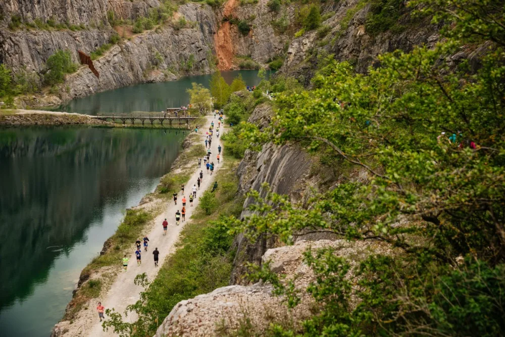 Největší závod v historii Běhej lesy! Na Karlštejně se sešlo přes 2800 běžců
