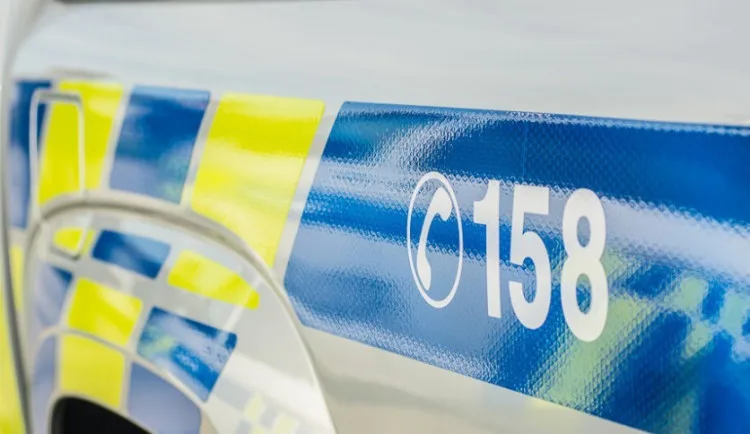 Policie v Praze pátrala po uprchlém vězni. Má vytetovanou Adrianu