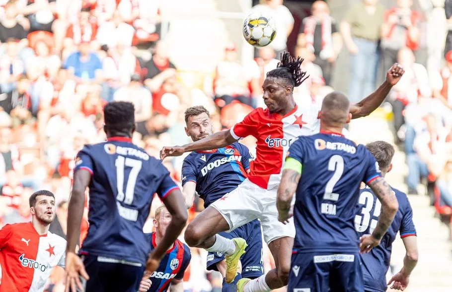 Slavia porazila Plzeň 2:1 a drží se ve hře o titul