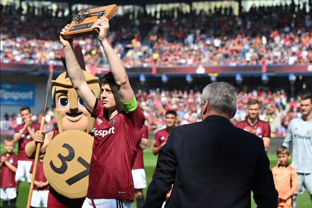 Sparta prohrála s Plzní, oslavy titulu na Letné pokračují