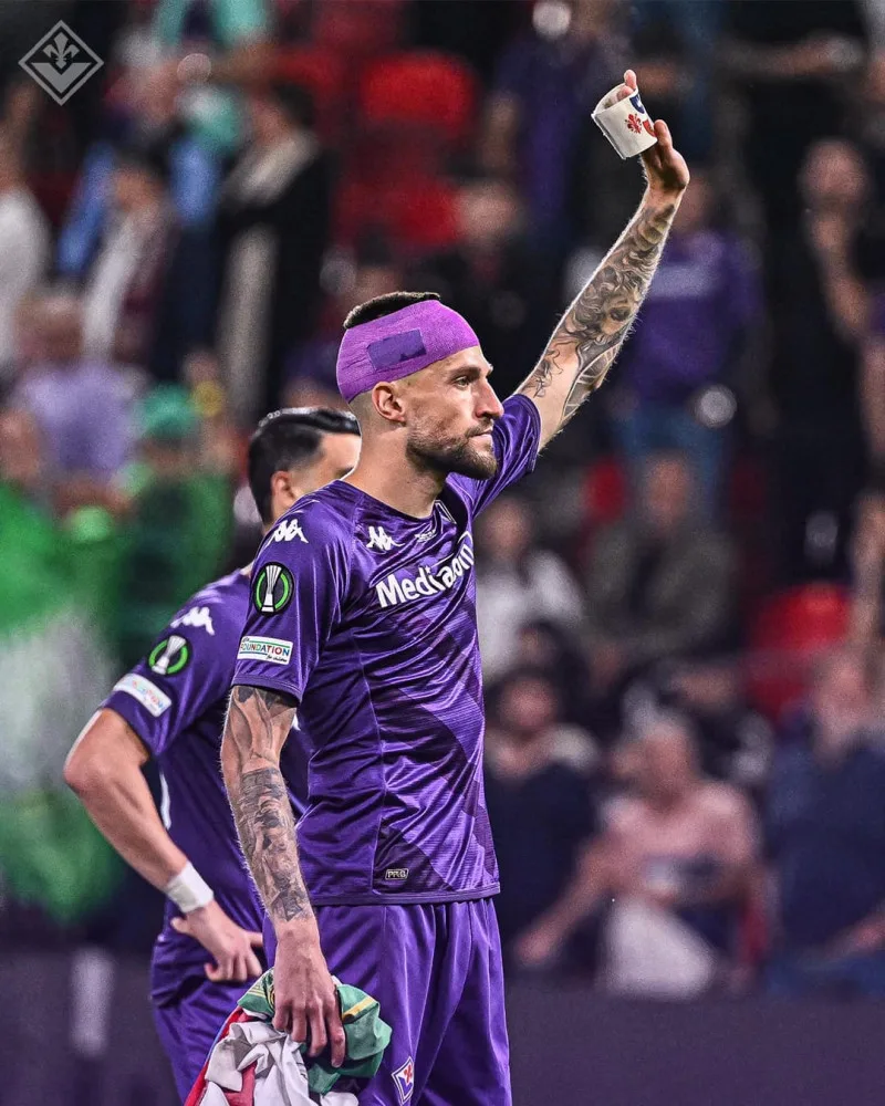 Fanoušci West Hamu v Edenu rozbili kelímkem hlavu protihráči. Klub je potrestá