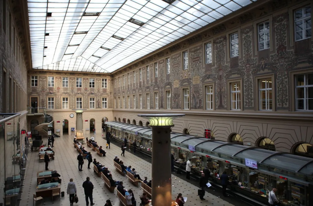 Vedení Prahy protestuje proti záměru prodat budovu poštu v centru v aukci