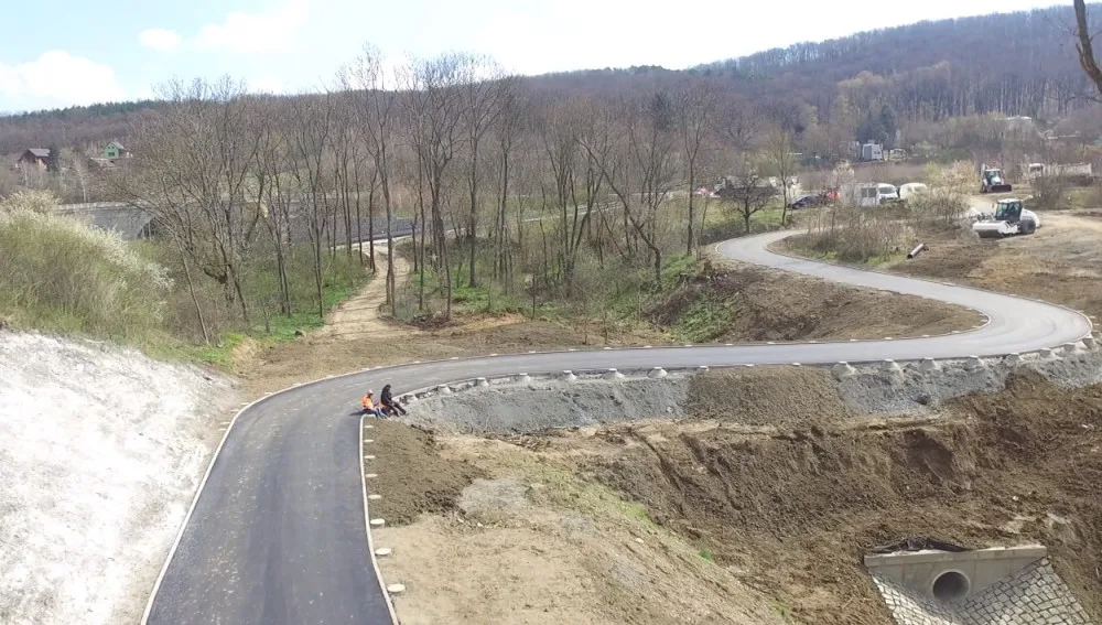 Cyklisté mohou ode dneška jezdit po nové stezce podél pravého břehu Vltavy