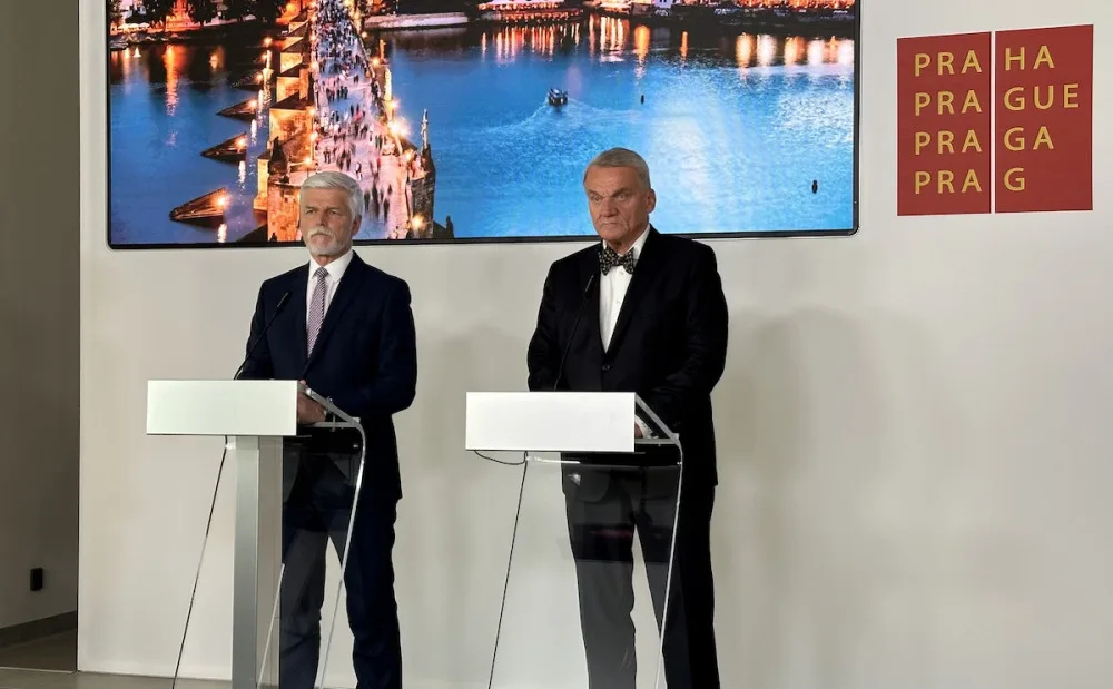 Petr Pavel s Bohuslavem Svobodou na mediálním brífinku.