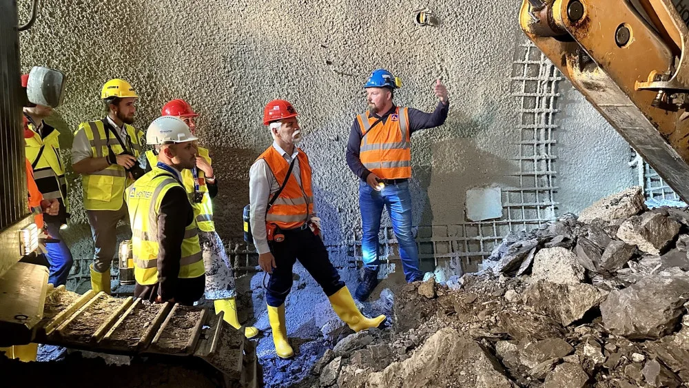 VIDEO: Prezident pokračoval v návštěvě Prahy, podíval se do tunelu metra D nebo nízkoprahového klubu