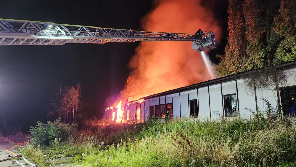 Hasiči v Praze zasahovali u nočního požáru