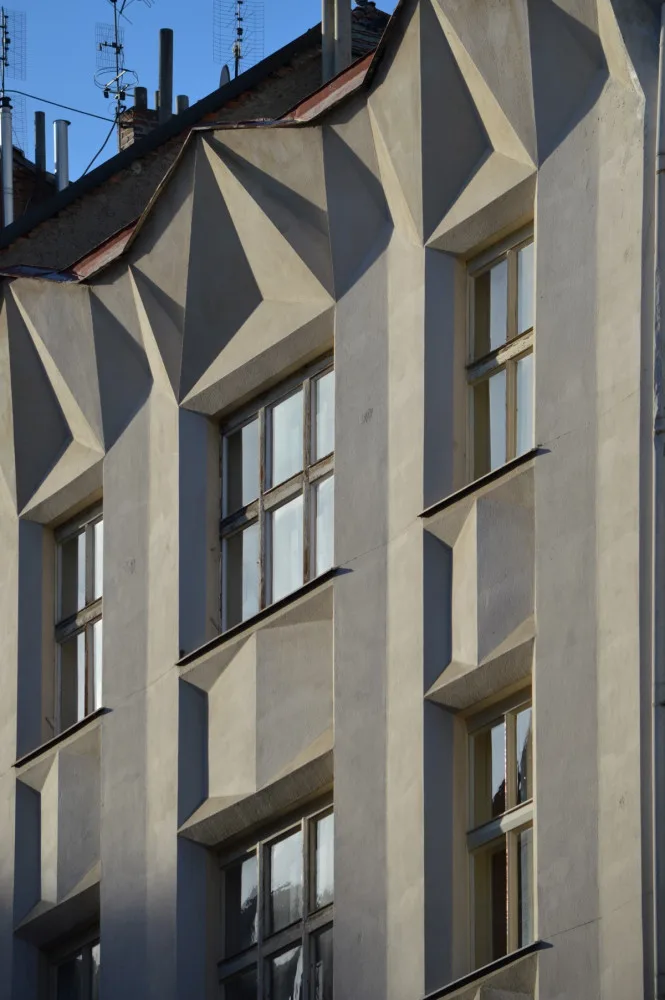 Nadšenci vymýšlejí tematické trasy Prahou, lidem představují architekturu města