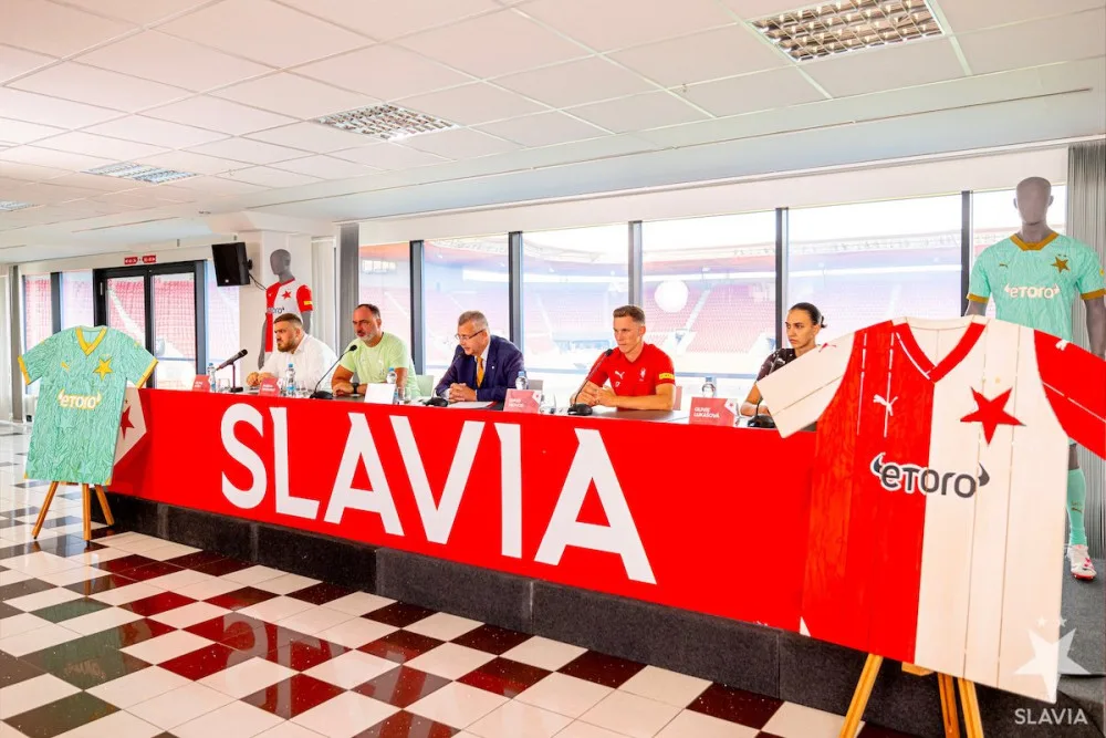 Zástupci klubu na tiskové konferenci