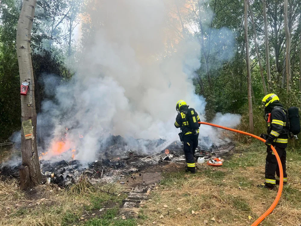 Hasiči našli při požáru ohořelého člověka. Případ řeší kriminalisté