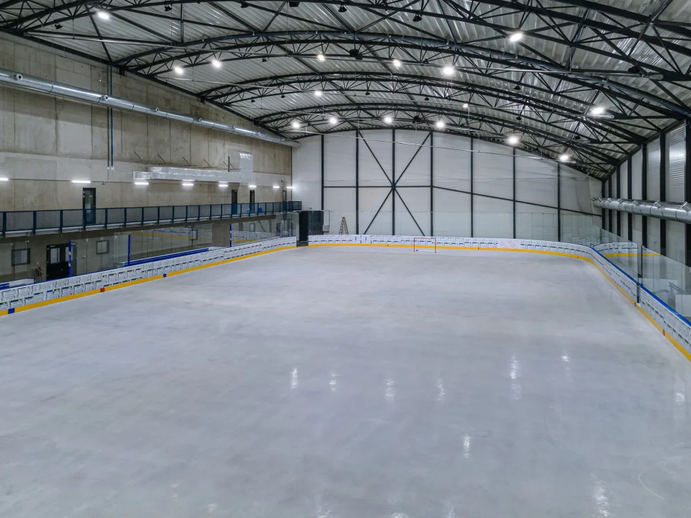 Curling, krasobruslení i hokej. V Praze začal fungovat nový areál ledových sportů