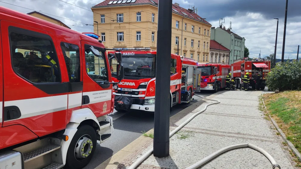 V Praze 8 způsobila nabíječka elektrokoloběžky požár, který zničil celý byt