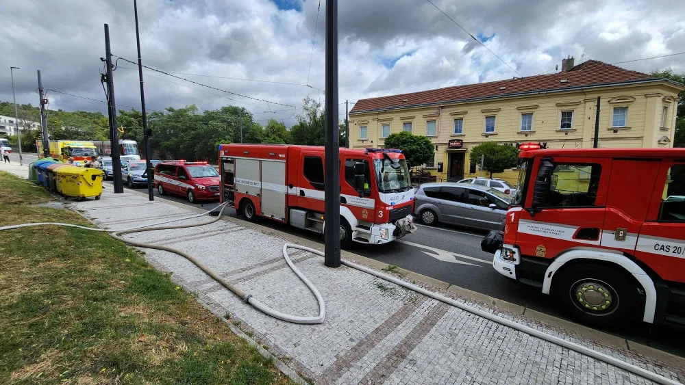 V Praze 8 způsobila nabíječka elektrokoloběžky požár, který zničil celý byt