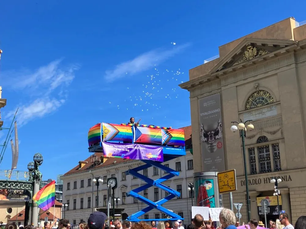 VIDEO: Pochod hrdosti Prague Pride se vydal na trasu z Václavského náměstí na Letnou