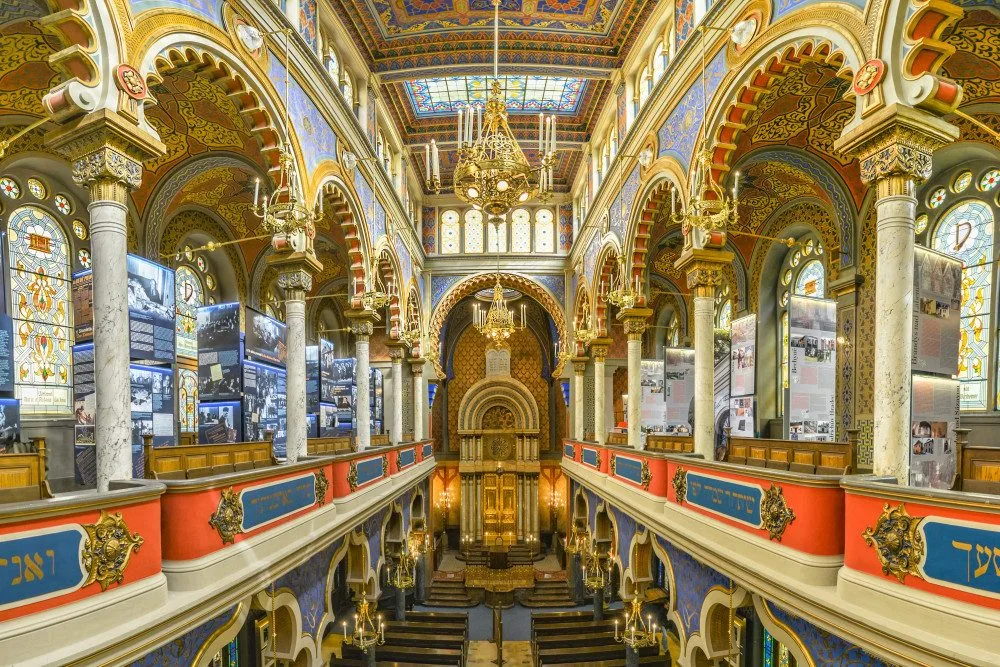 Interiér Jerzalémské synagogy v Praze