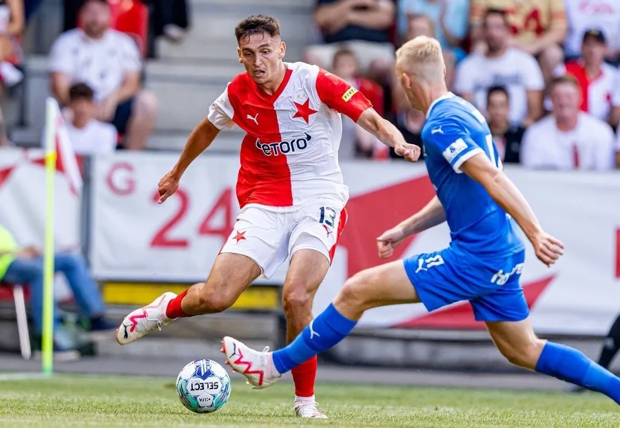 Slavia vede tabulku o dva body před Spartou.