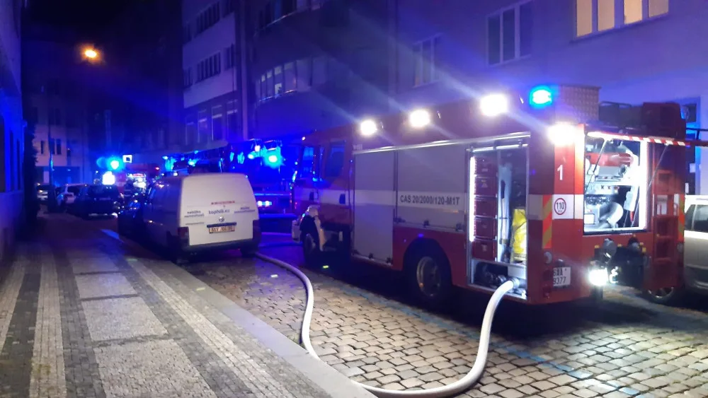 Noční požár v Praze si vyžádal milionovou škodu