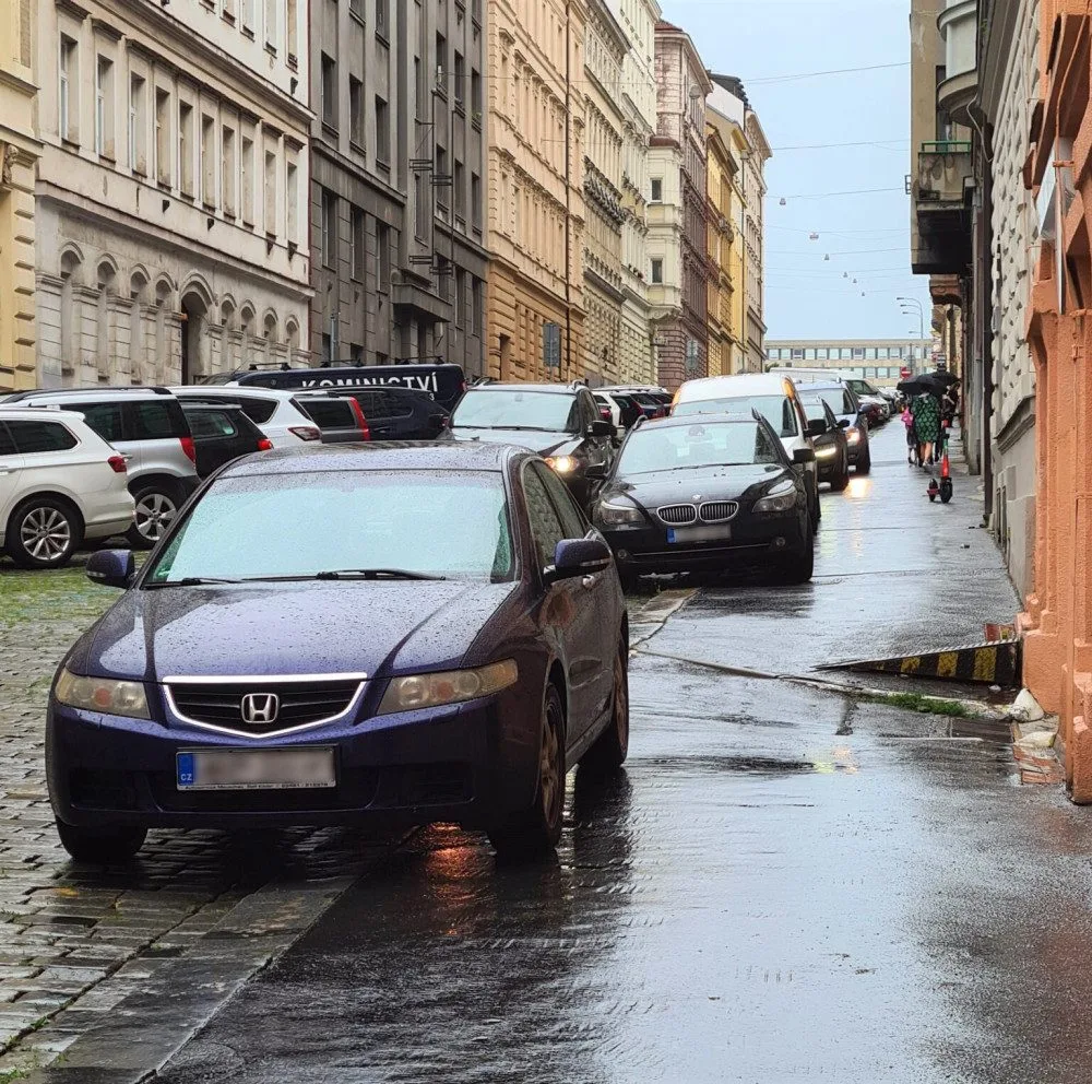 Praha 7 kvůli bezpečnosti zřizuje školní ulice. Ráno tam zakáže vjezd motorových vozidel