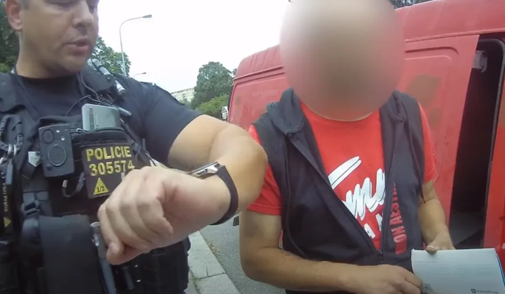 Policie zastavila sjetého řidiče čtrnáctkrát za dva měsíce. Pokaždé v jiném autě