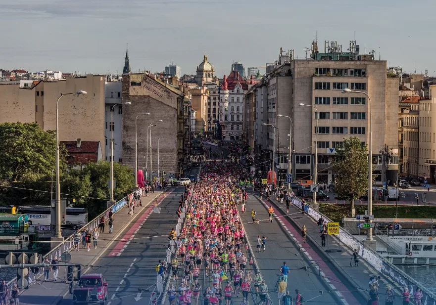 Z běžecké Grand Prix v Praze záchranáři odvezli do nemocnic pět lidí