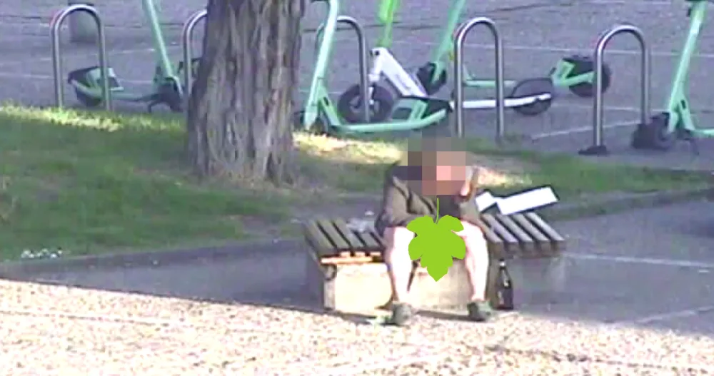 Muži prý kalhoty ukradli ve spánku.
