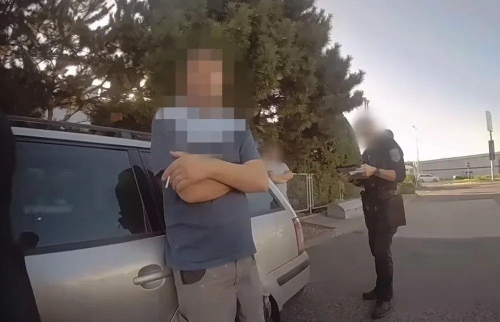 Řidič tvrdil, že si dal k obědu dvě piva. Nadýchal dvě a půl promile