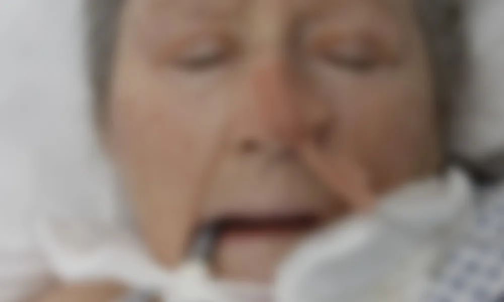 Na Vinohradech našli ženu v bezvědomí. Zemřela, ale nikdo ji nehledá