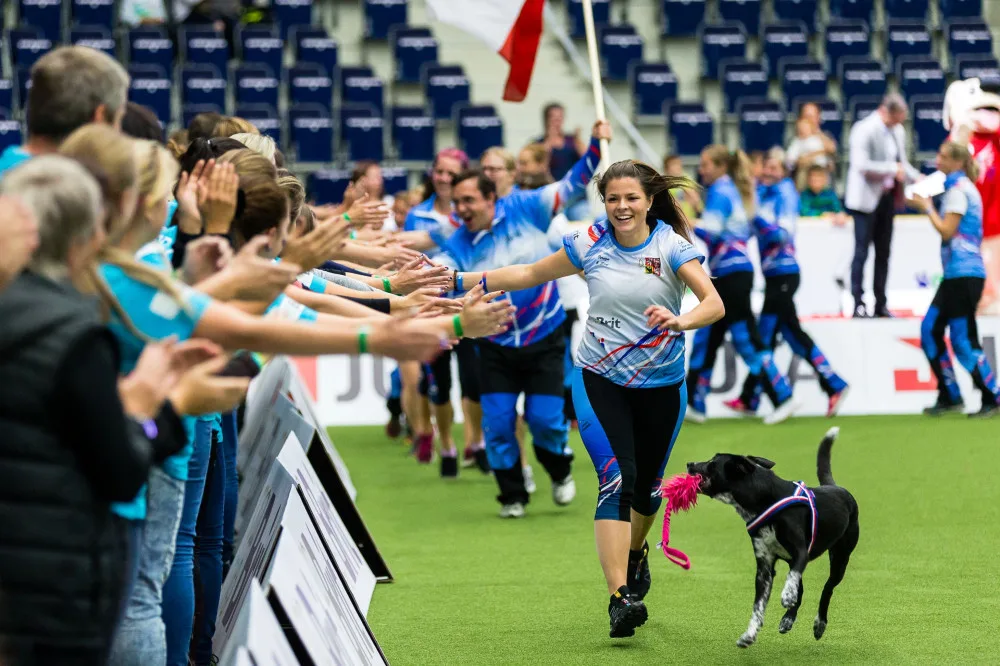 Šampionát v agility láká na špičkové sportovní výkony i zábavu pro všechny