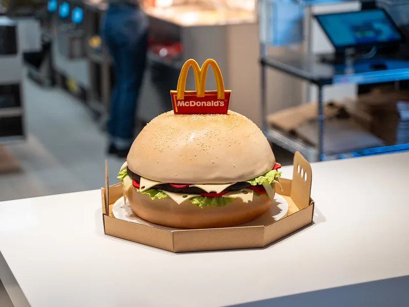 McDonald’s nově otevřel na Bělehradské  