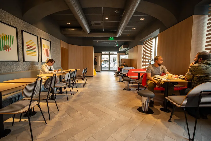 McDonald’s nově otevřel na Bělehradské