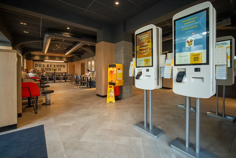 McDonald’s nově otevřel na Bělehradské