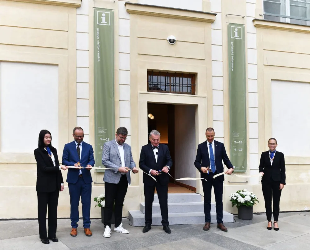 Foto z otevření nového centra.