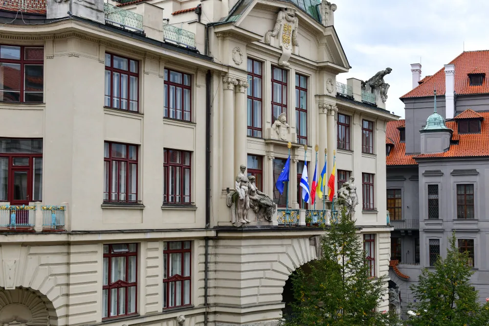 Izraelská vlajka na magistrátu.