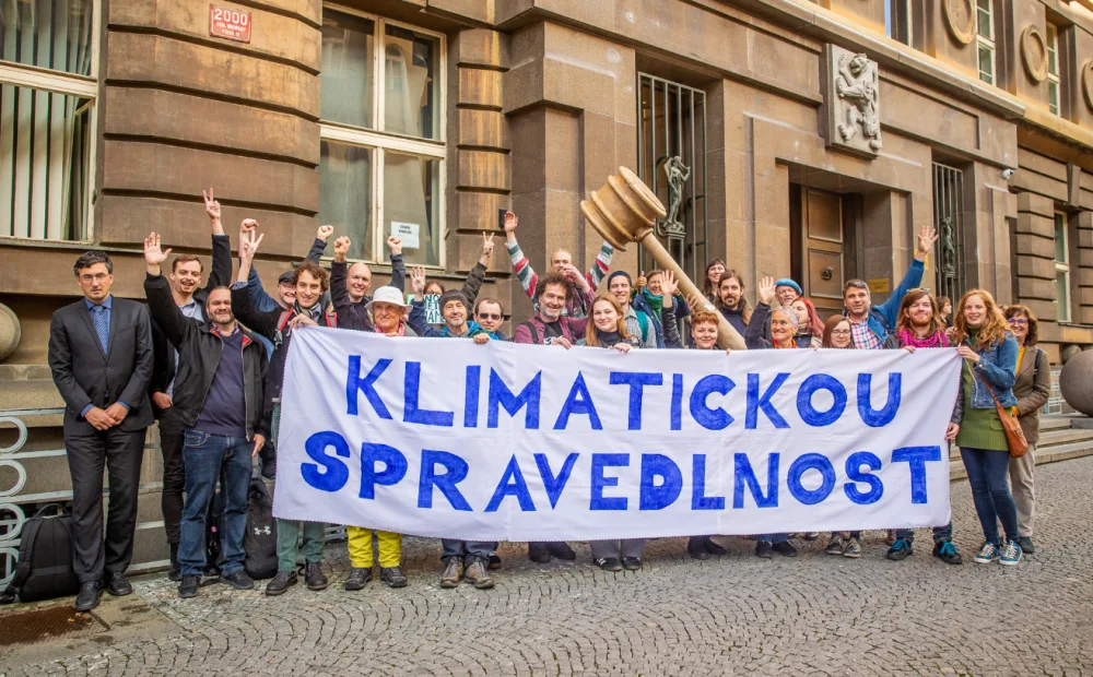Soud zamítl žalobu aktivistů týkající se řešení klimatické krize. Ti podají stížnost