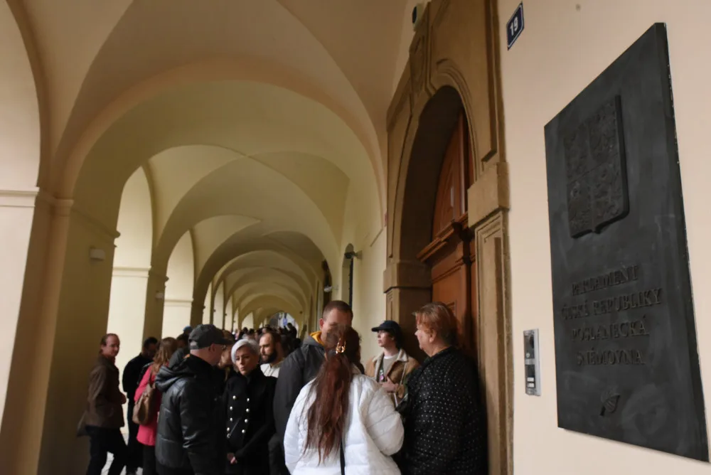 O prohlídky sídel vlády a ministerstev byl dnes velký zájem, lidé čekali v dlouhých frontách