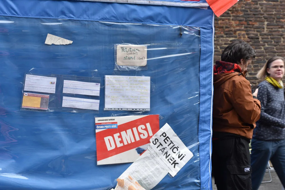 O prohlídky sídel vlády a ministerstev byl dnes velký zájem, lidé čekali v dlouhých frontách