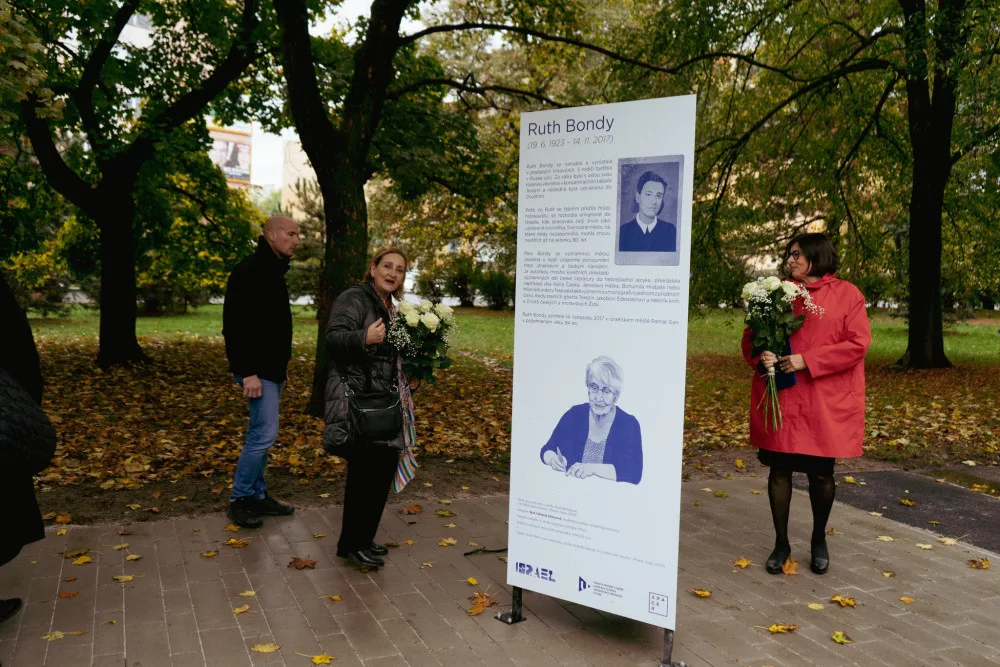 Praha 10 přejmenovala park podle novinářky Ruth Bondyové. Prošla dvěma koncentračními tábory