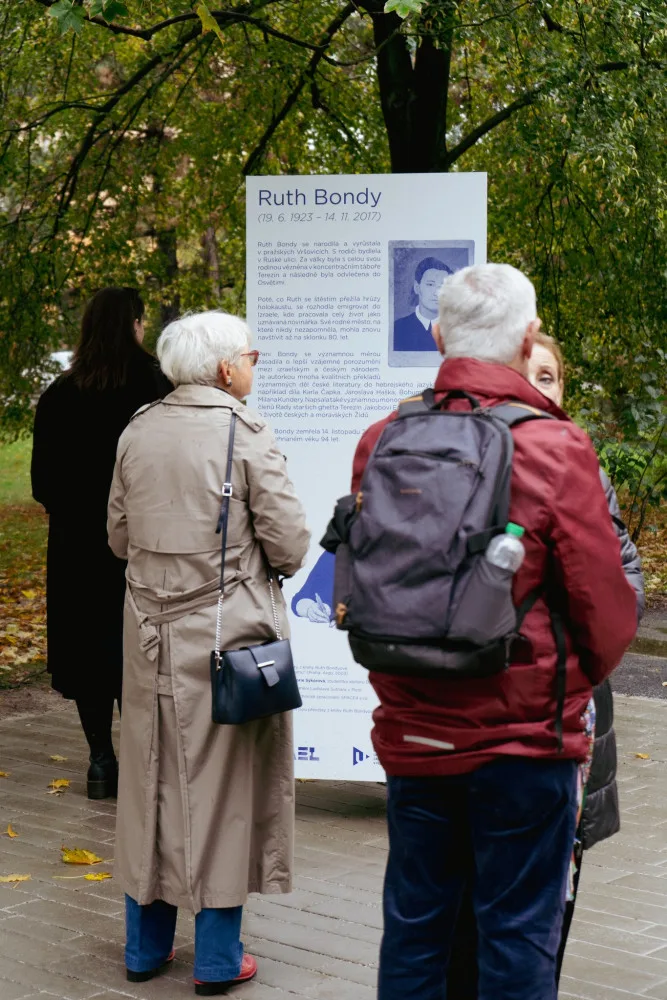 Praha 10 přejmenovala park podle novinářky Ruth Bondyové. Prošla dvěma koncentračními tábory