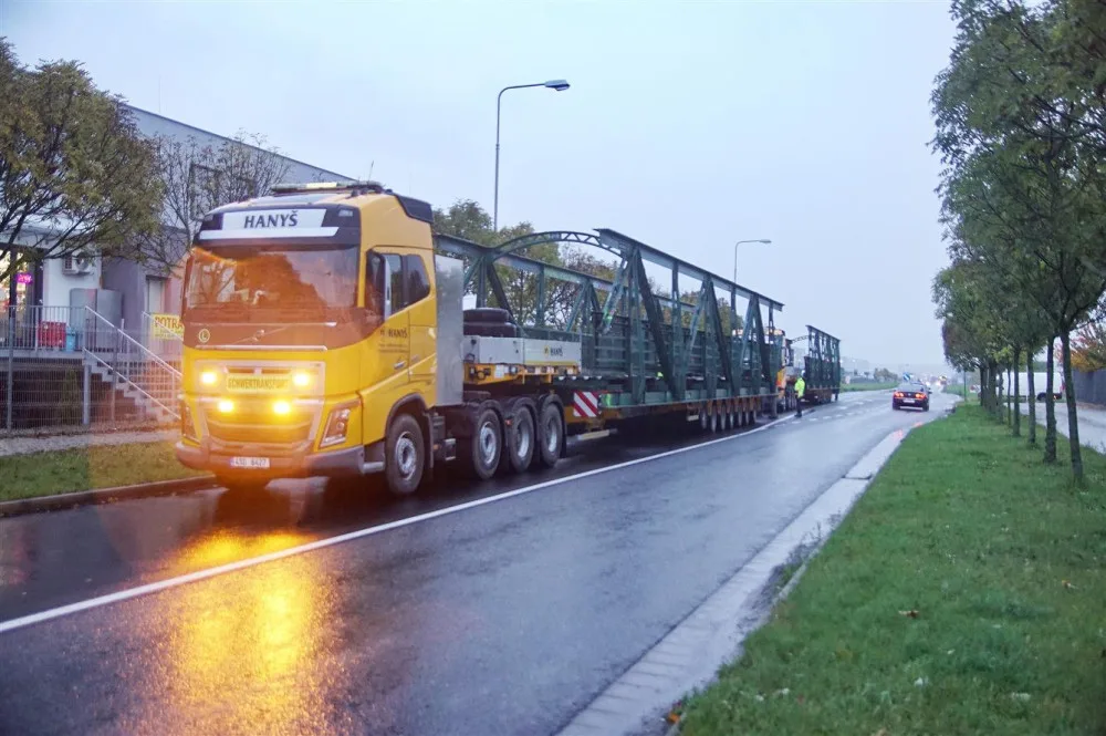Část bývalé smíchovské lávky přemostí Jizeru v Mladé Boleslavi