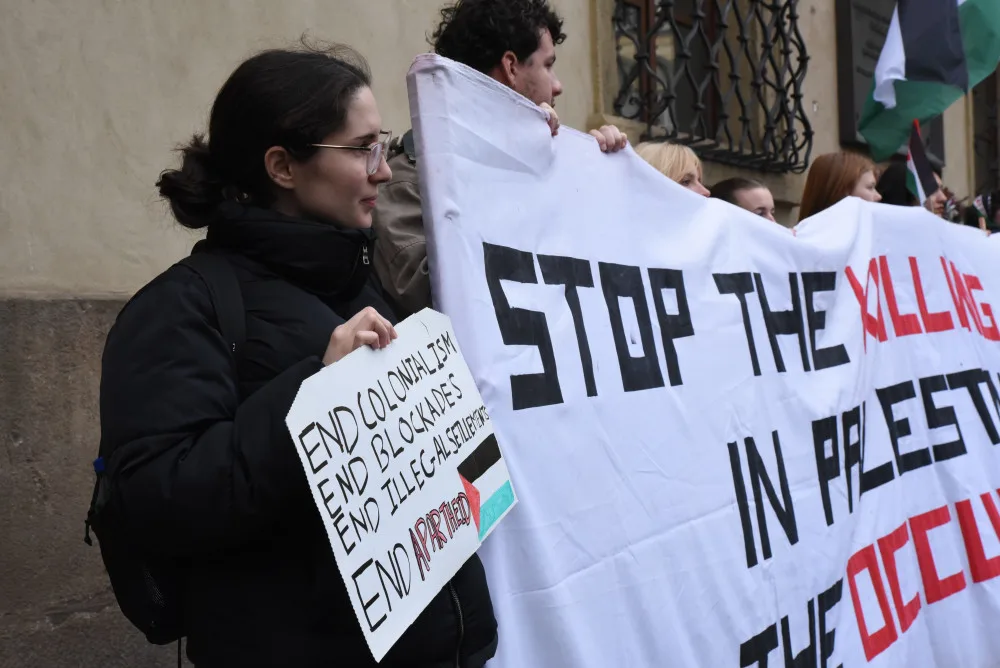 VIDEO: V centru Prahy probíhá demonstrace na podporu Palestiny