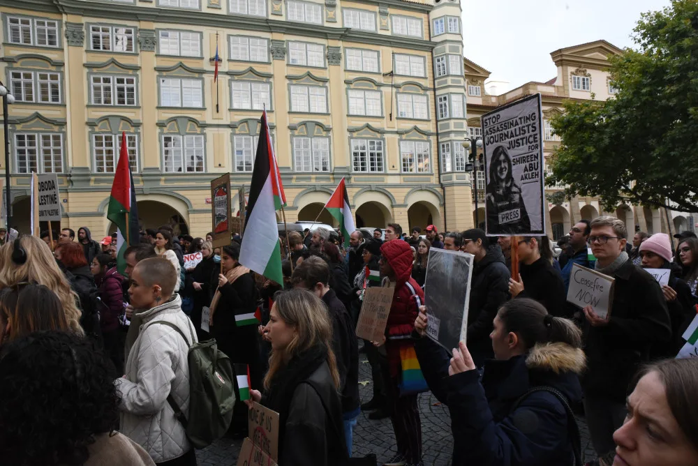 VIDEO: V centru Prahy probíhá demonstrace na podporu Palestiny