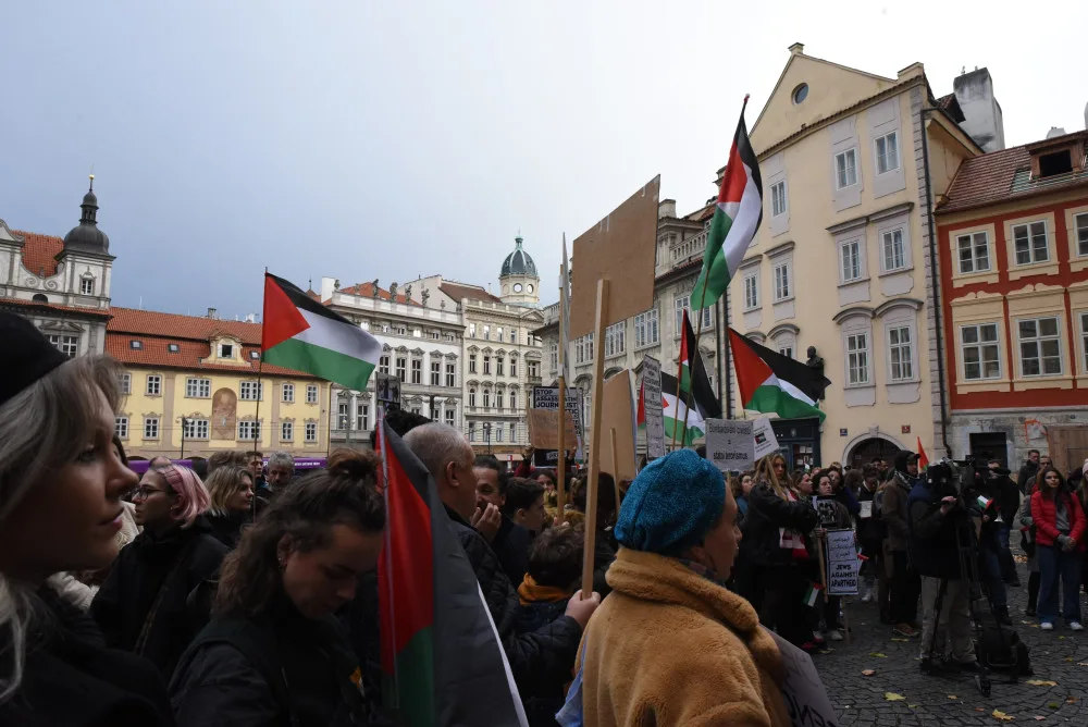 VIDEO: V centru Prahy probíhá demonstrace na podporu Palestiny