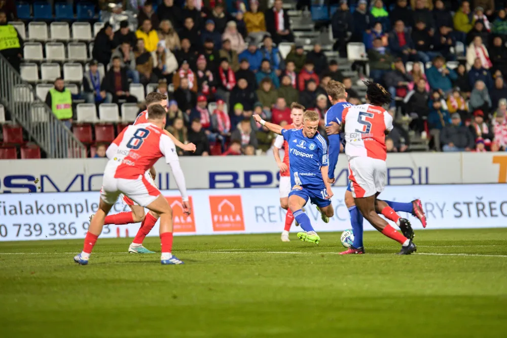 Slavia v Olomouci zvítězila, na Spartu ztrácí dva body