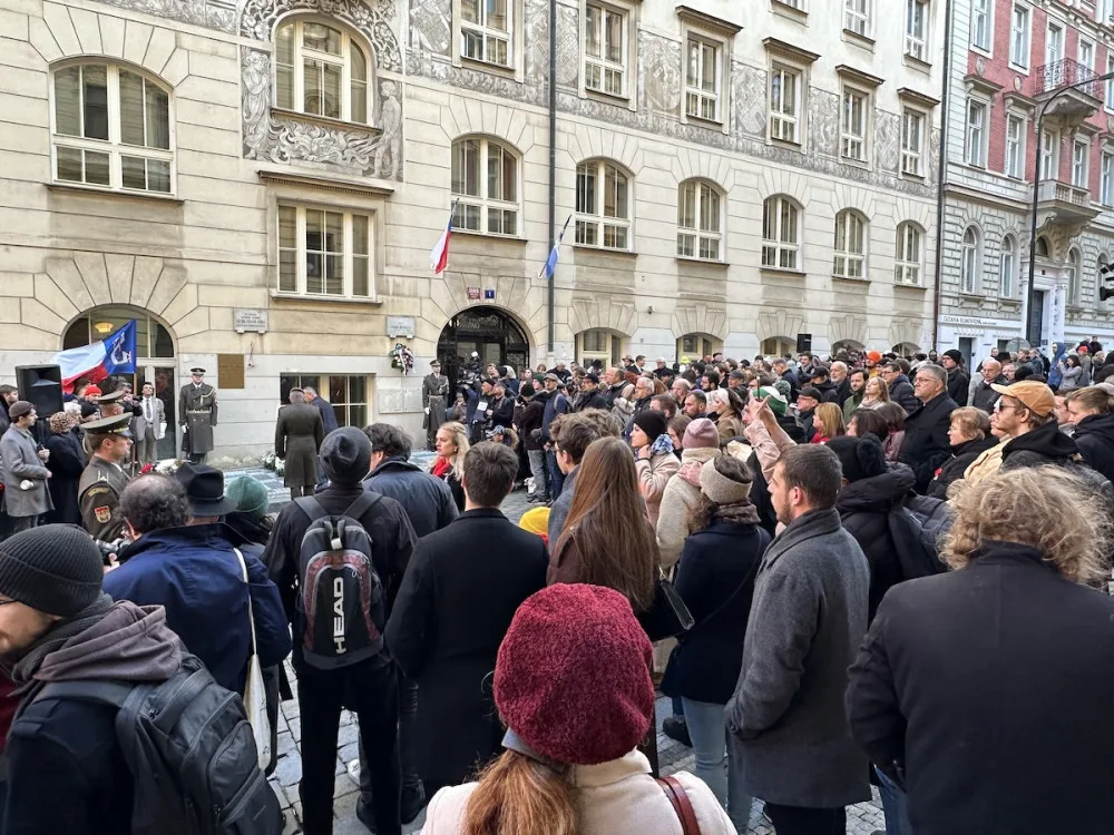 VIDEO: Pieta u Hlávkovy koleje připomněla studenty zavražděné nacisty