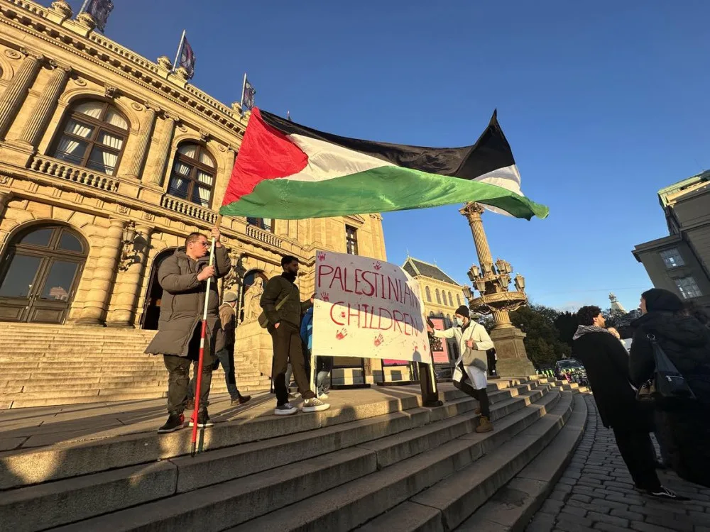 Na náměstí Jana Palacha se sešlo přes 200 lidí podporujících Palestinu
