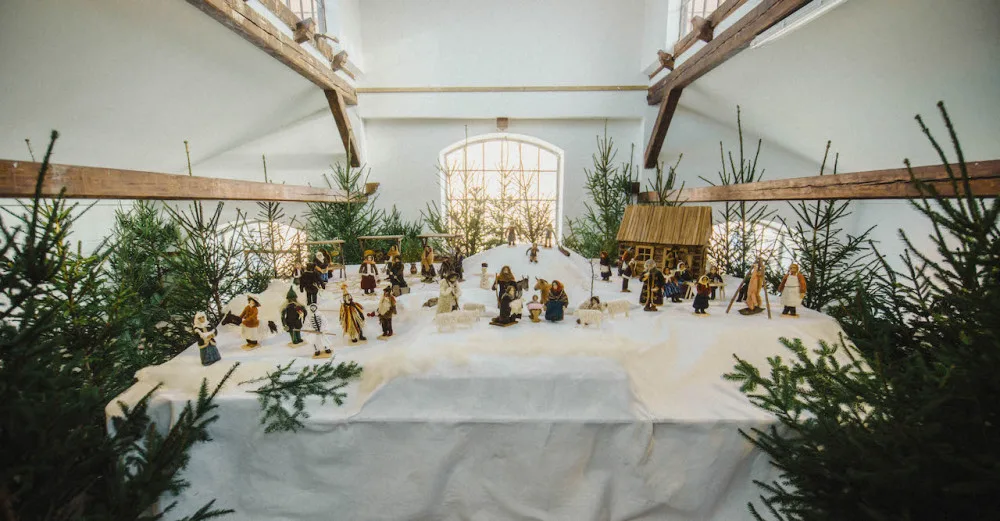 Výstava V kráse ornamentu v Holešovické tržnici představuje řemeslnou tvorbu a práci Bohemian Perfection