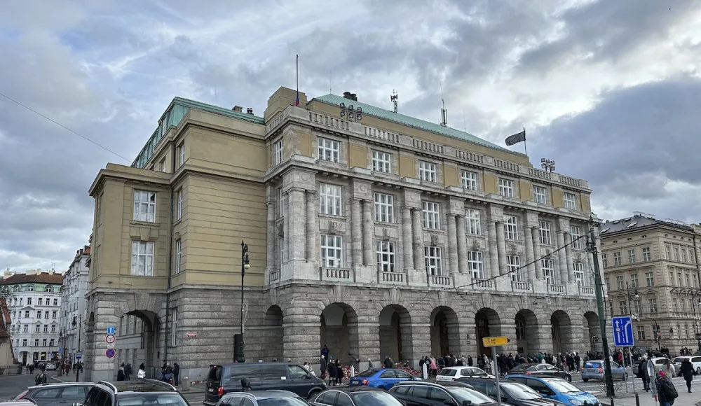 Lidé se nejčastěji vyjadřují na sociálních sítích.