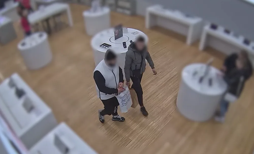 Podvodníci nakoupili i drahou elektroniku.