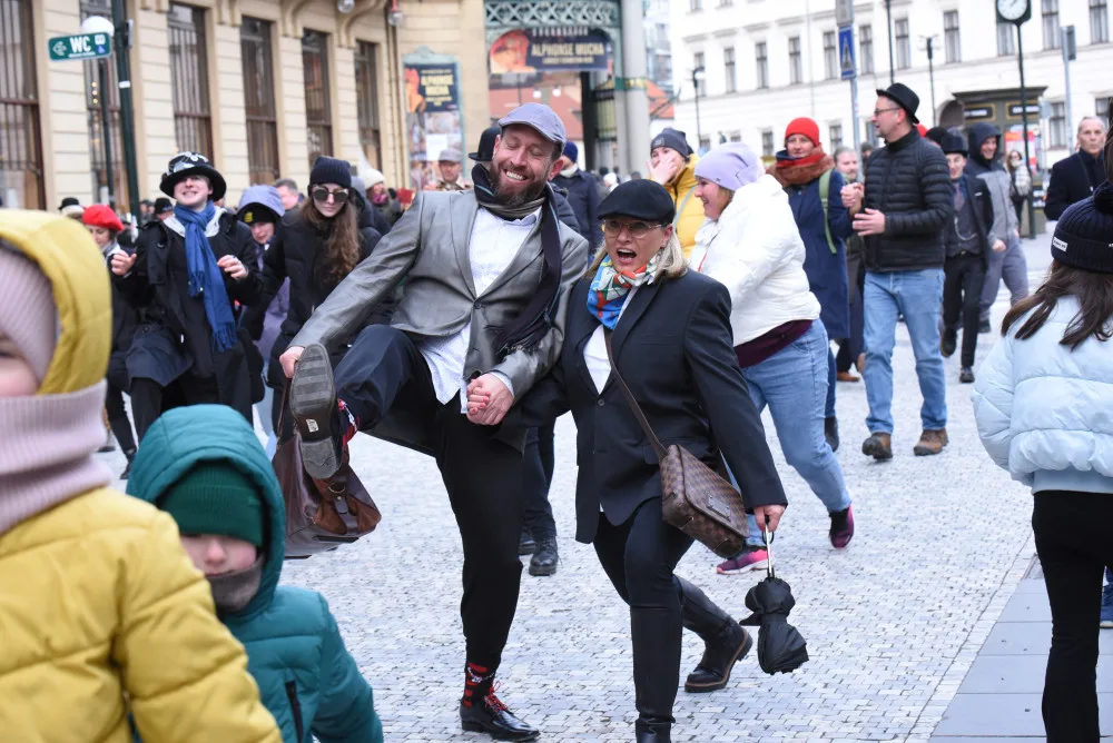 Den švihlé chůze. Tradice inspirovaná Monty Python